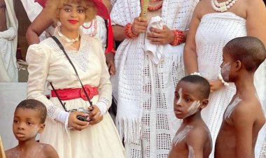 L'actrice Regina Daniels se transforme en "vieux crâne" dans son nouveau film